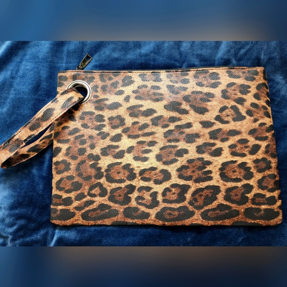 Leopard Clutch Bag 🐆 offers welcome 🥰